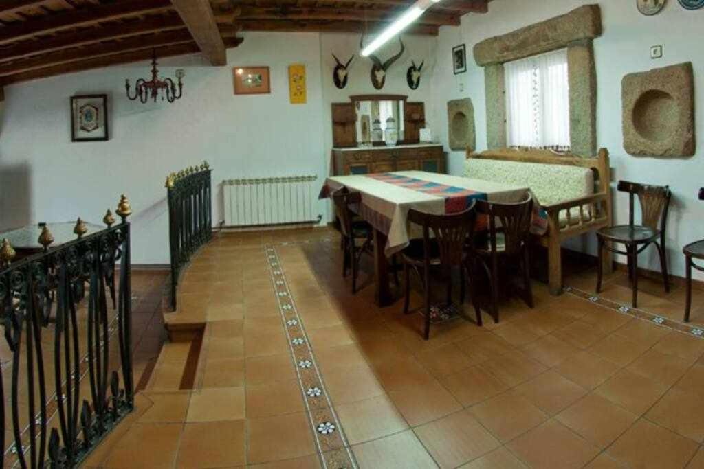 Casa Rural Lucia Es Una Casa Rural Amplia Con Pat Cabezas Bajas Exterior photo