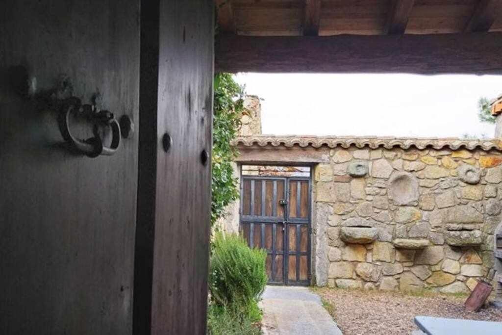 Casa Rural Lucia Es Una Casa Rural Amplia Con Pat Cabezas Bajas Exterior photo